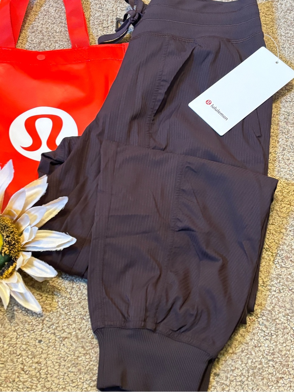 🆕Bnwt lululemon athletica dance studio mid rise Women's Dark Brown Track Joggers - Picture 15 of 15
